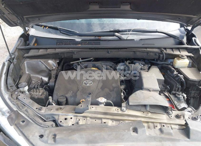 Photo 10 of 2018 Toyota Highlander XLE (VIN 5TDKZRFH0JS549468)