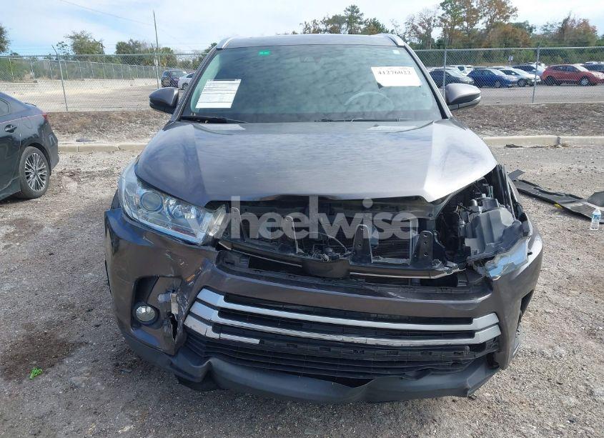 Photo 12 of 2018 Toyota Highlander XLE (VIN 5TDKZRFH0JS549468)