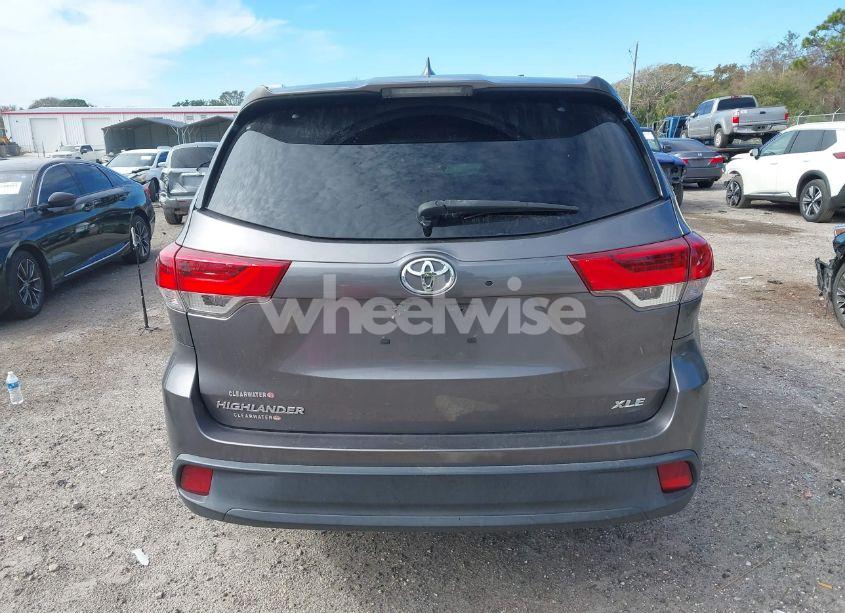 Photo 16 of 2018 Toyota Highlander XLE (VIN 5TDKZRFH0JS549468)