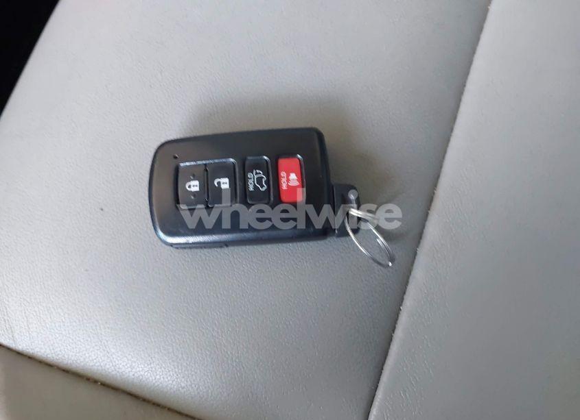 Photo 11 of 2018 Toyota Highlander XLE (VIN 5TDKZRFH0JS549924)