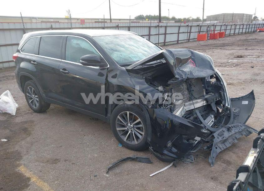 2019 Toyota Highlander XLE (VIN 5TDKZRFH0KS560116) main photo