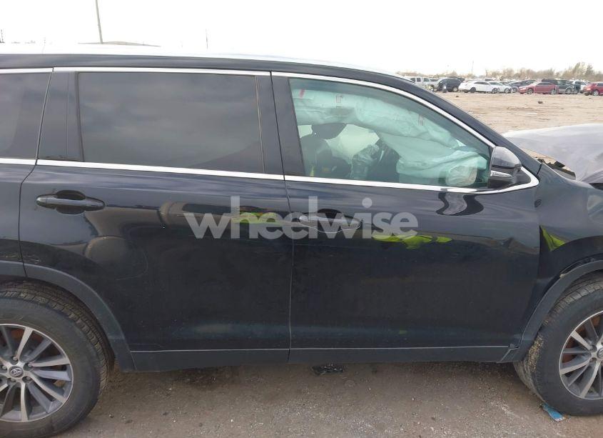 Photo 12 of 2019 Toyota Highlander XLE (VIN 5TDKZRFH0KS560116)