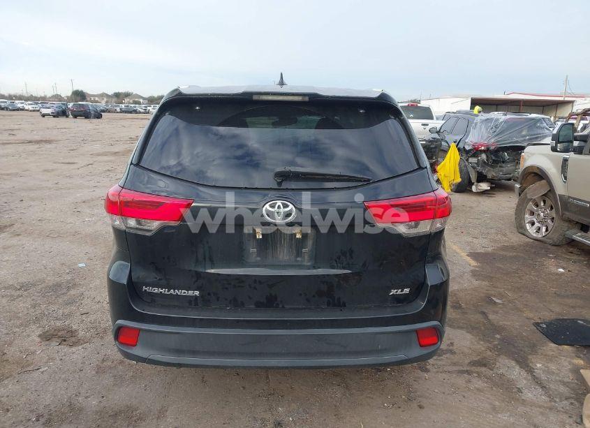 Photo 15 of 2019 Toyota Highlander XLE (VIN 5TDKZRFH0KS560116)