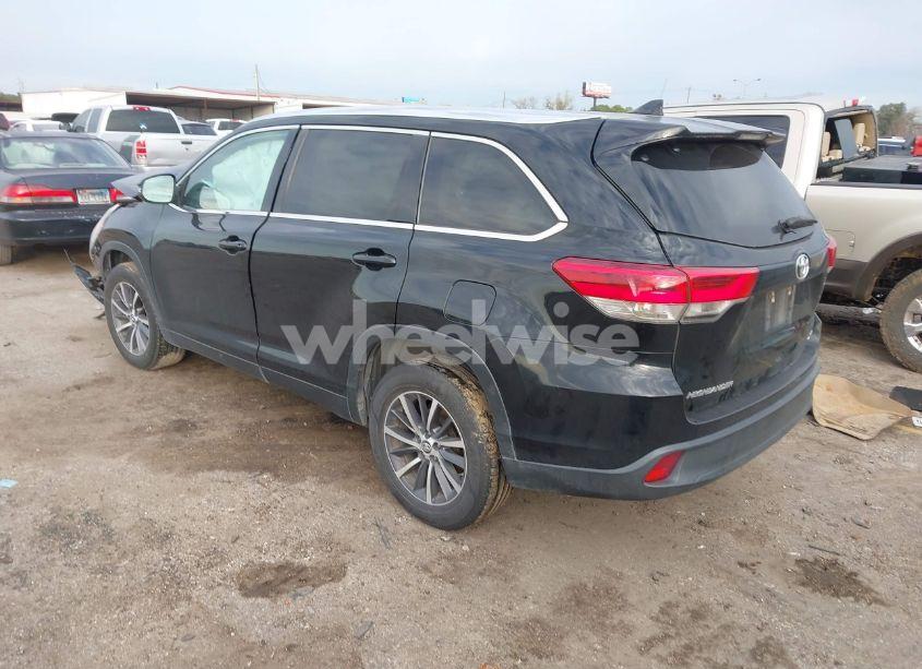 Photo 3 of 2019 Toyota Highlander XLE (VIN 5TDKZRFH0KS560116)