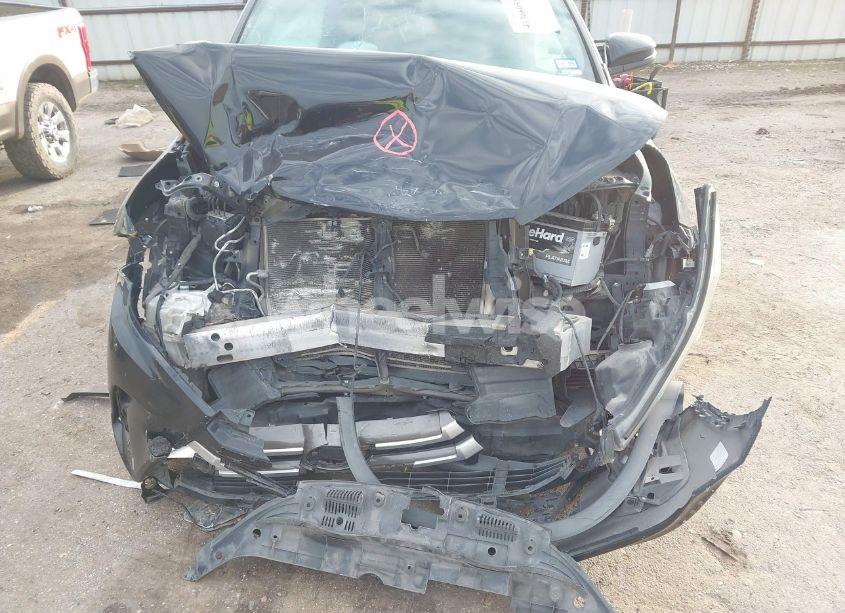 Photo 6 of 2019 Toyota Highlander XLE (VIN 5TDKZRFH0KS560116)