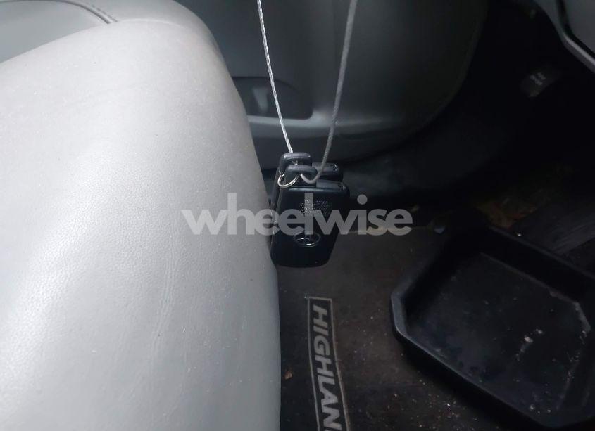 Photo 11 of 2017 Toyota Highlander XLE (VIN 5TDKZRFH1HS518921)