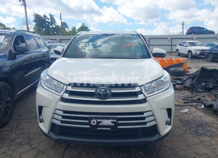 Photo 12 of 2017 Toyota Highlander XLE (VIN 5TDKZRFH1HS518921)
