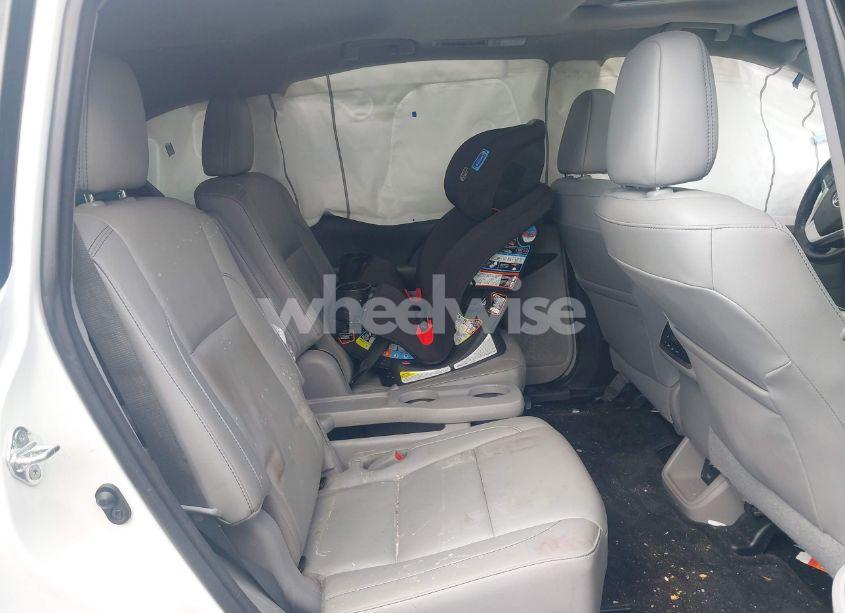 Photo 8 of 2017 Toyota Highlander XLE (VIN 5TDKZRFH1HS518921)