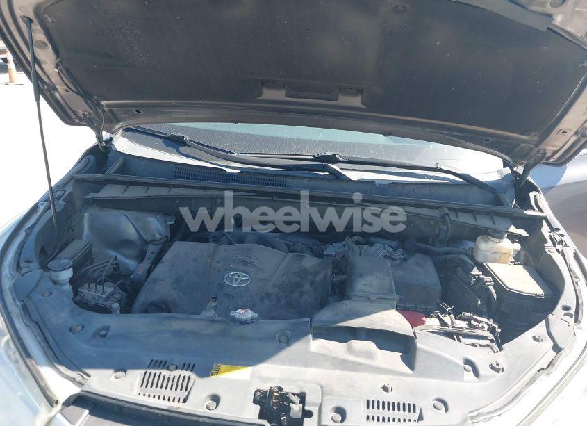 Photo 10 of 2018 Toyota Highlander XLE (VIN 5TDKZRFH1JS545381)