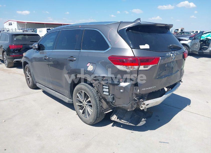 Photo 3 of 2018 Toyota Highlander XLE (VIN 5TDKZRFH1JS545381)