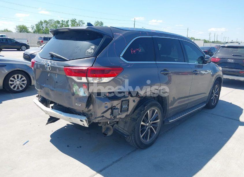 Photo 4 of 2018 Toyota Highlander XLE (VIN 5TDKZRFH1JS545381)