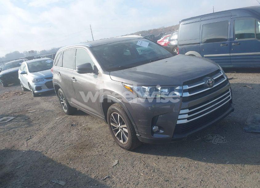 2018 Toyota Highlander SE/XLE (VIN 5TDKZRFH1JS559653) main photo