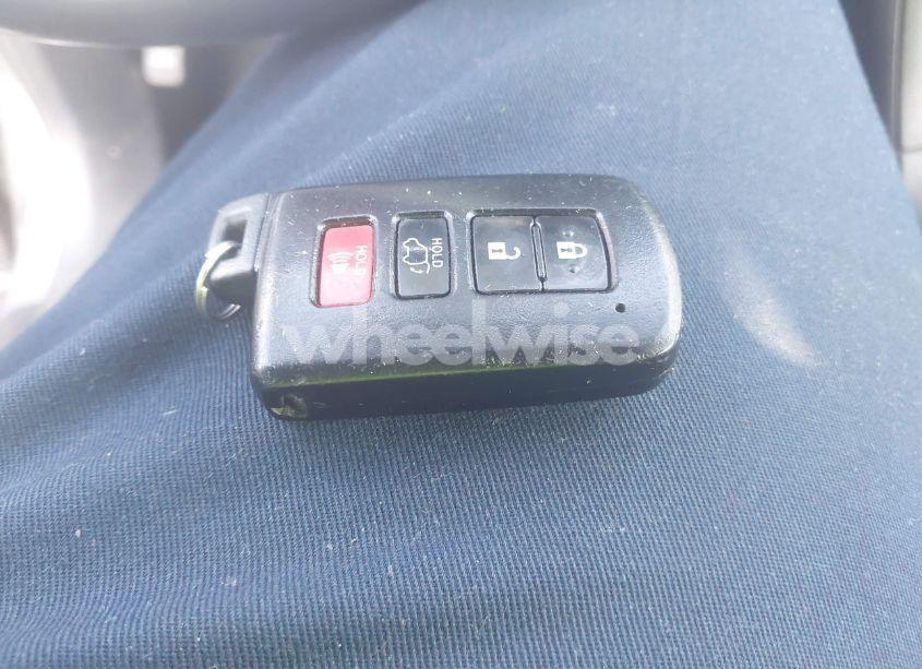 Photo 11 of 2018 Toyota Highlander SE/XLE (VIN 5TDKZRFH1JS559653)