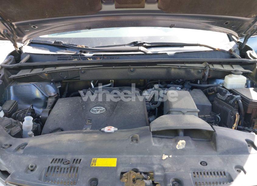 Photo 10 of 2019 Toyota Highlander XLE (VIN 5TDKZRFH1KS290412)