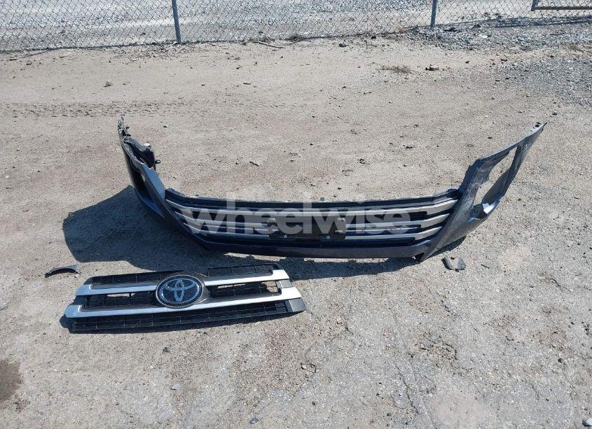 Photo 12 of 2019 Toyota Highlander XLE (VIN 5TDKZRFH1KS290412)