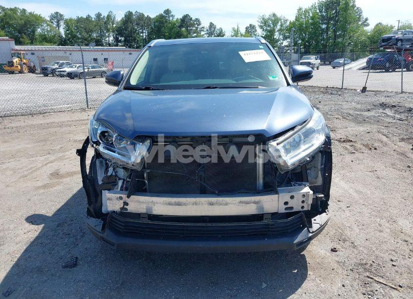 Photo 13 of 2019 Toyota Highlander XLE (VIN 5TDKZRFH1KS290412)