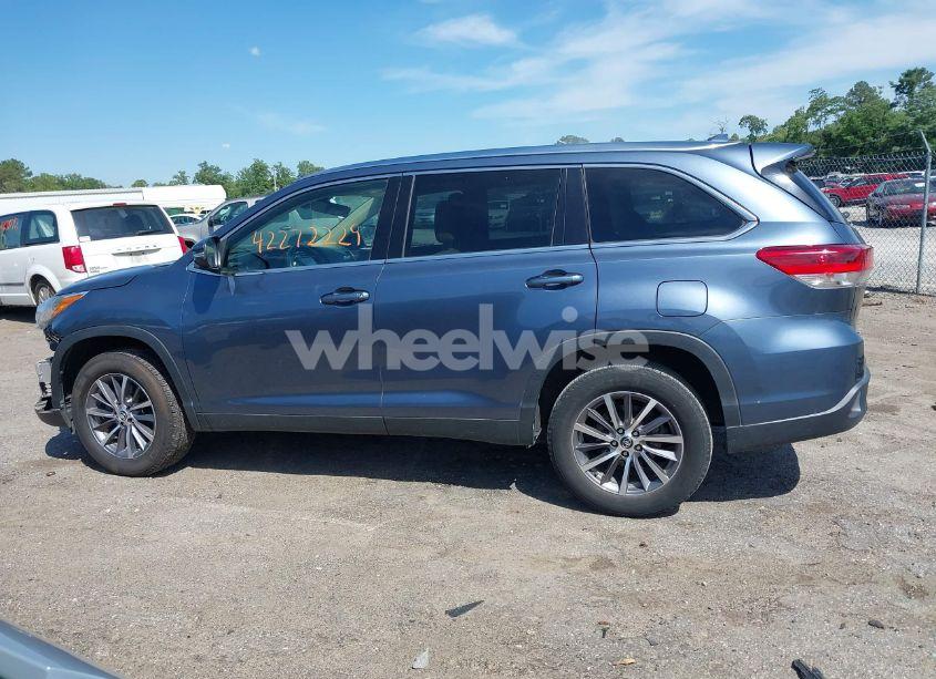 Photo 15 of 2019 Toyota Highlander XLE (VIN 5TDKZRFH1KS290412)