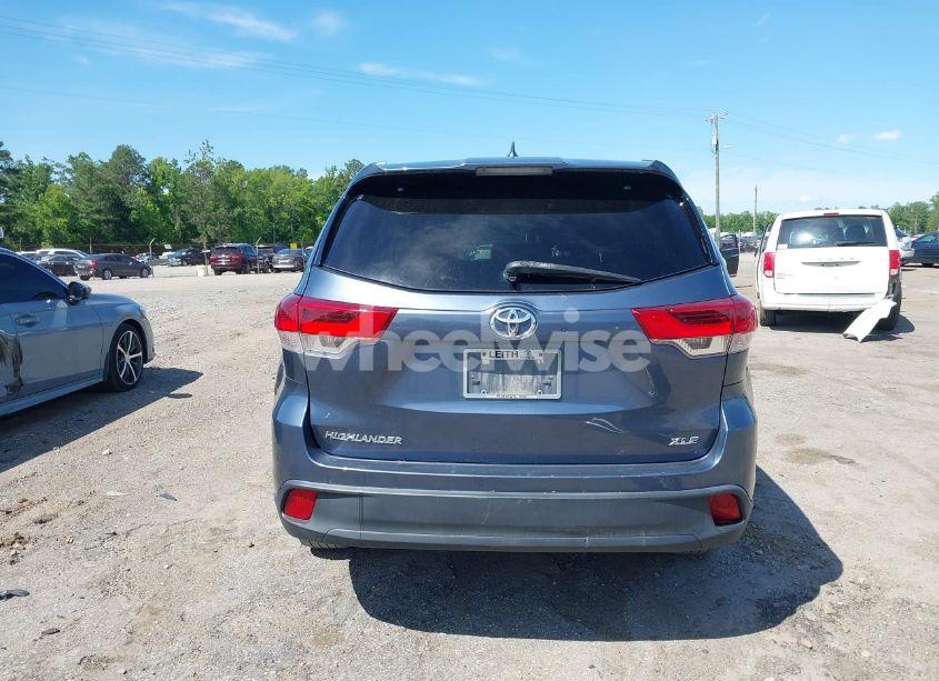 Photo 17 of 2019 Toyota Highlander XLE (VIN 5TDKZRFH1KS290412)