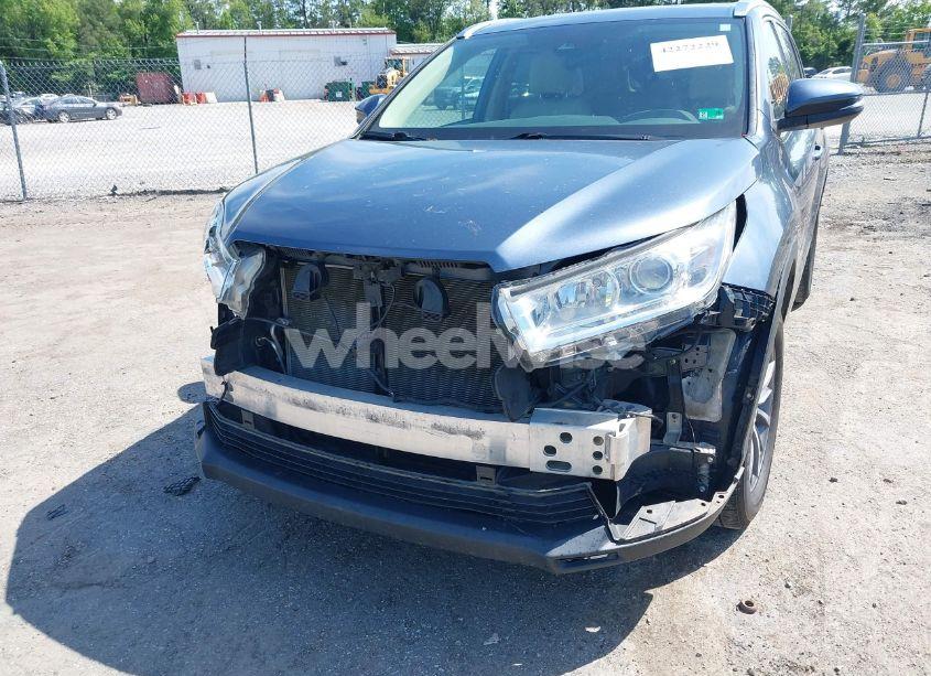 Photo 6 of 2019 Toyota Highlander XLE (VIN 5TDKZRFH1KS290412)