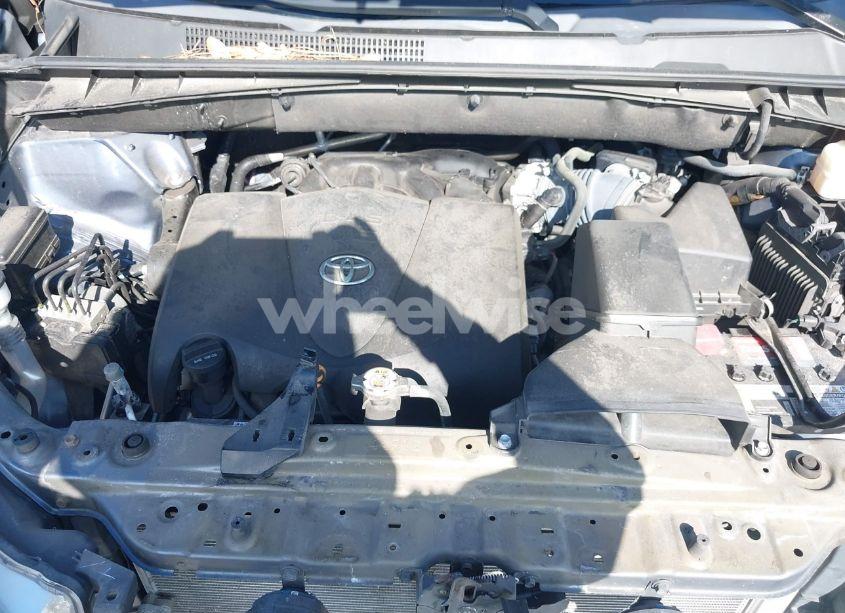 Photo 10 of 2019 Toyota Highlander XLE (VIN 5TDKZRFH1KS299580)