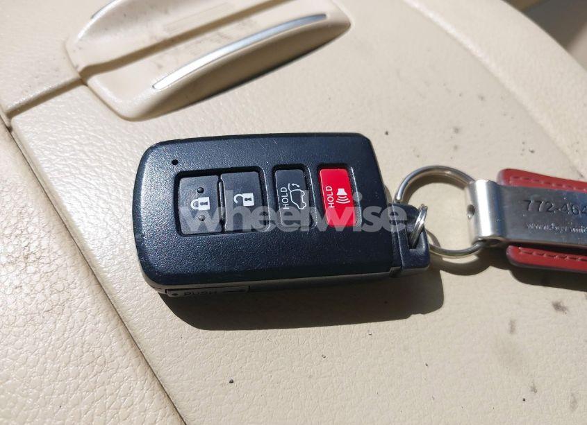 Photo 11 of 2019 Toyota Highlander XLE (VIN 5TDKZRFH1KS299580)