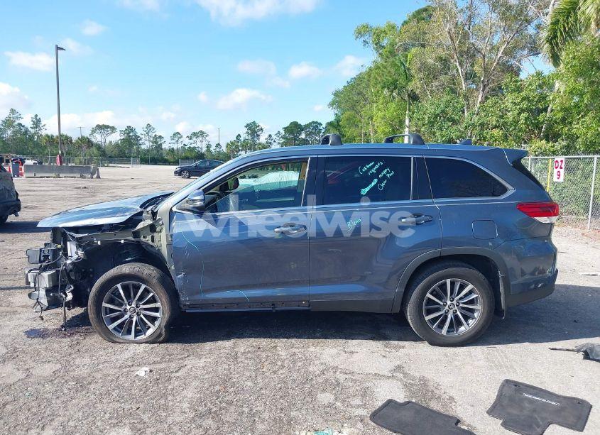 Photo 14 of 2019 Toyota Highlander XLE (VIN 5TDKZRFH1KS299580)