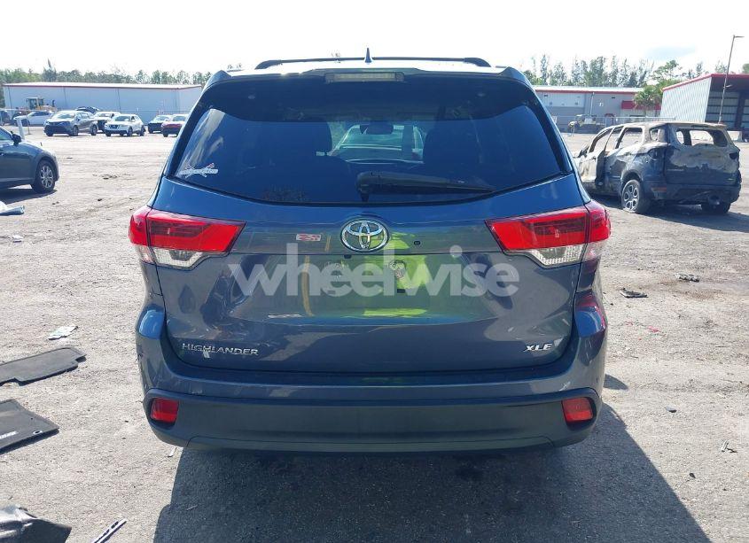 Photo 16 of 2019 Toyota Highlander XLE (VIN 5TDKZRFH1KS299580)