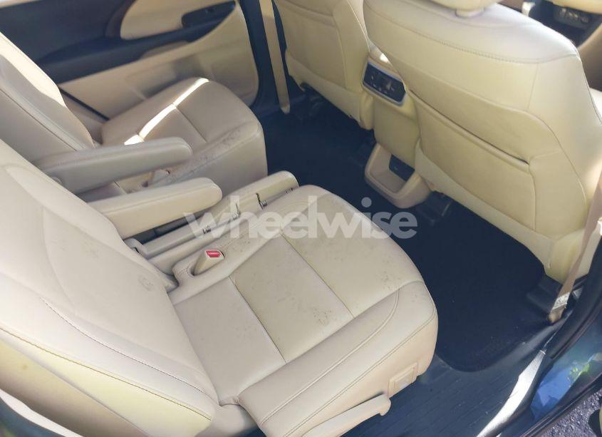 Photo 8 of 2019 Toyota Highlander XLE (VIN 5TDKZRFH1KS299580)