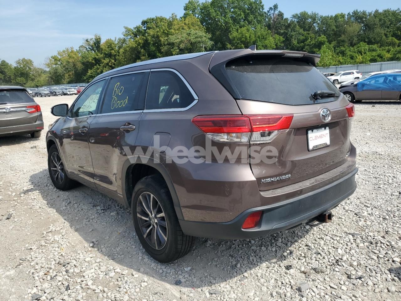 Photo 2 of 2017 TOYOTA HIGHLANDER SE (VIN 5TDKZRFH2HS188111)