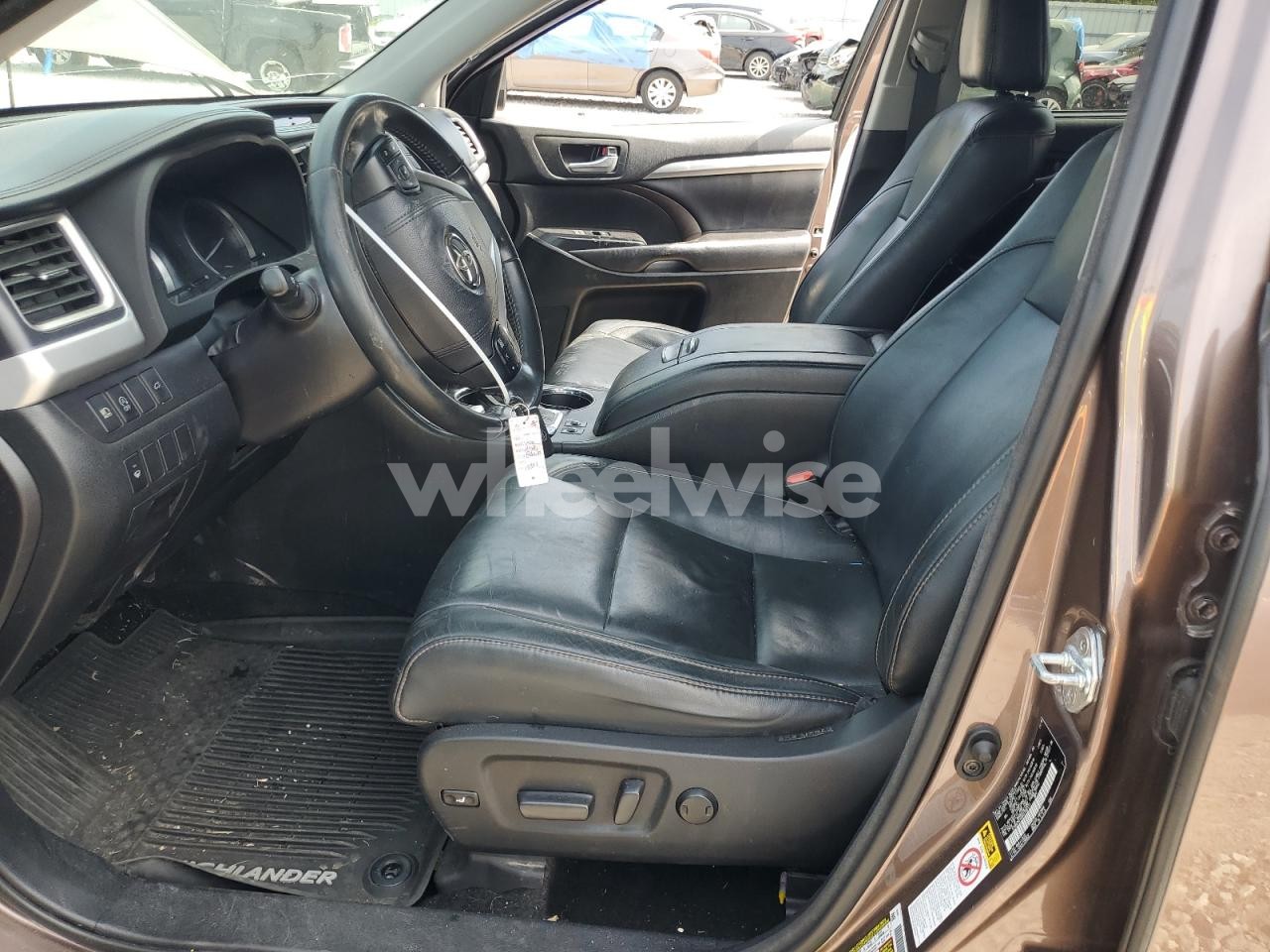 Photo 7 of 2017 TOYOTA HIGHLANDER SE (VIN 5TDKZRFH2HS188111)