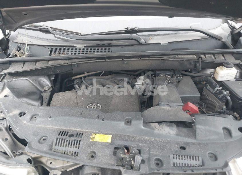 Photo 10 of 2017 Toyota Highlander XLE (VIN 5TDKZRFH2HS195429)