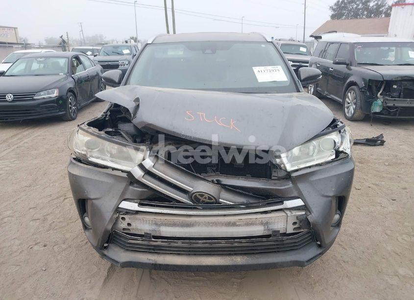 Photo 13 of 2017 Toyota Highlander XLE (VIN 5TDKZRFH2HS195429)