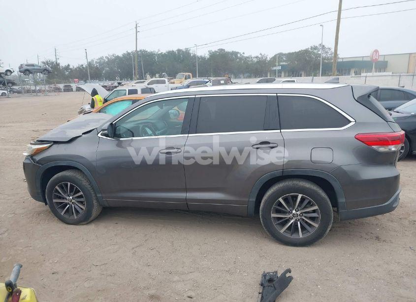 Photo 15 of 2017 Toyota Highlander XLE (VIN 5TDKZRFH2HS195429)