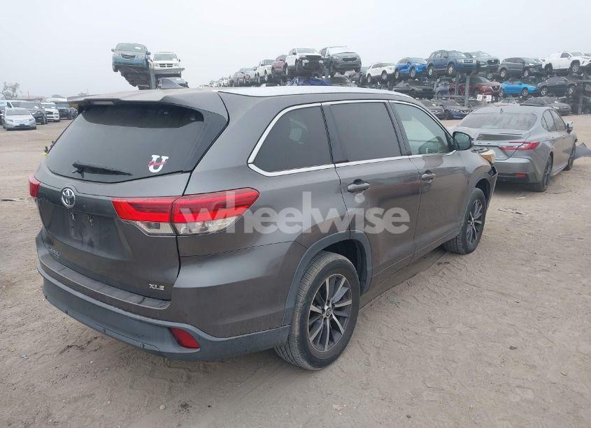 Photo 4 of 2017 Toyota Highlander XLE (VIN 5TDKZRFH2HS195429)