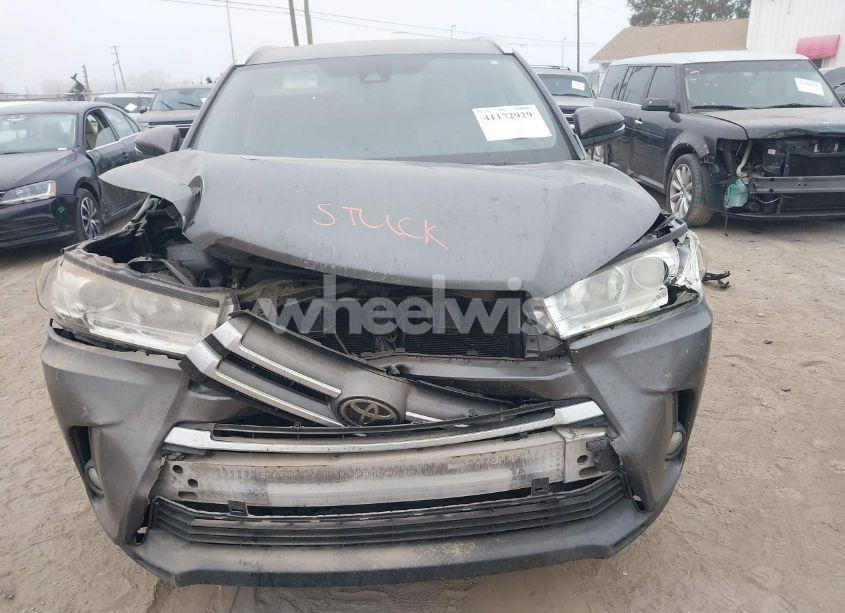 Photo 6 of 2017 Toyota Highlander XLE (VIN 5TDKZRFH2HS195429)