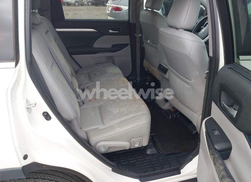 Photo 8 of 2017 Toyota Highlander XLE (VIN 5TDKZRFH2HS202816)