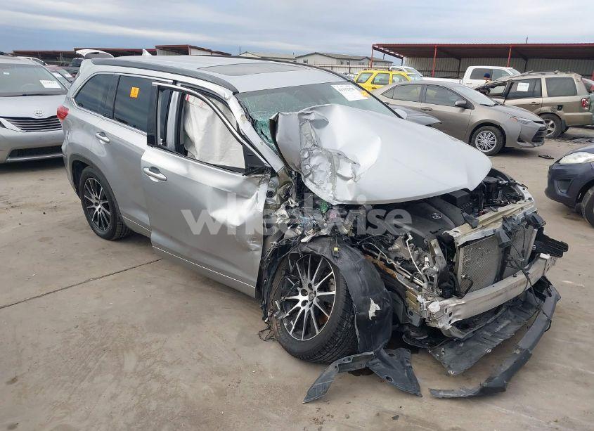 2018 Toyota Highlander SE (VIN 5TDKZRFH2JS536267) main photo