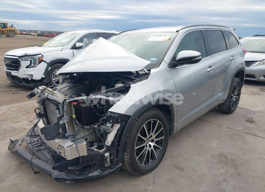 Photo 12 of 2018 Toyota Highlander SE (VIN 5TDKZRFH2JS536267)