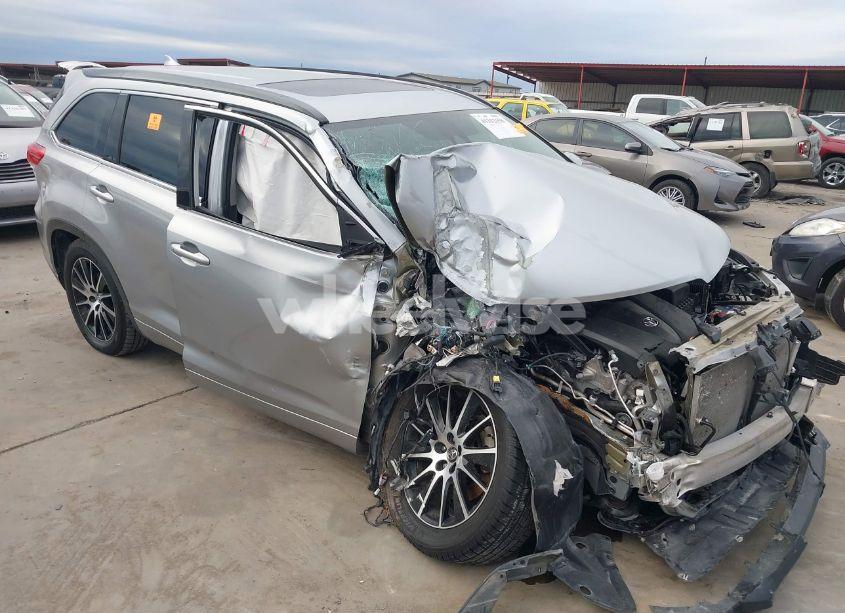 Photo 6 of 2018 Toyota Highlander SE (VIN 5TDKZRFH2JS536267)