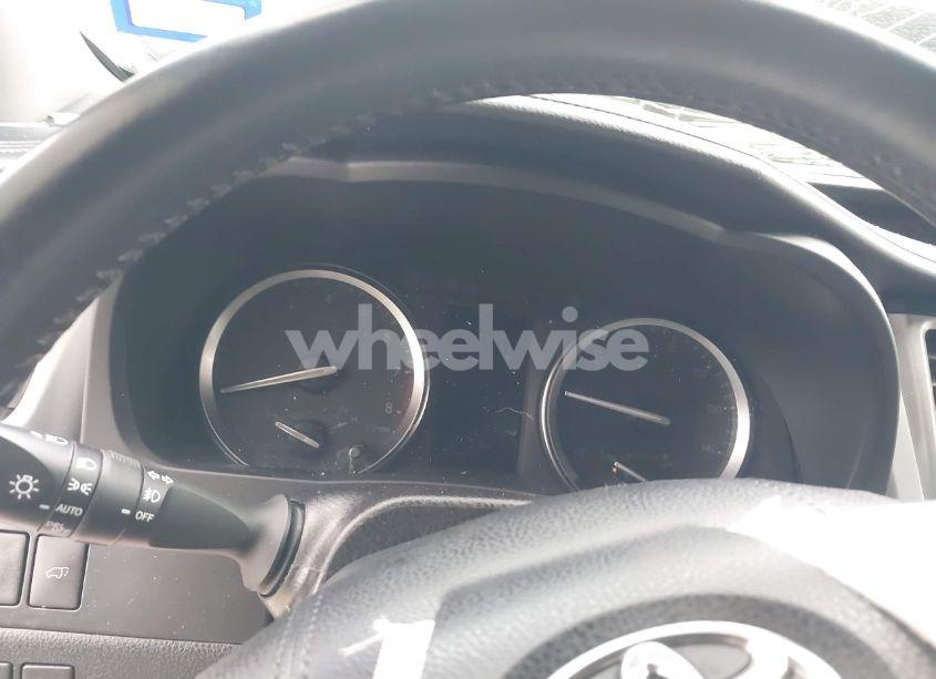 Photo 7 of 2018 Toyota Highlander SE (VIN 5TDKZRFH2JS536267)