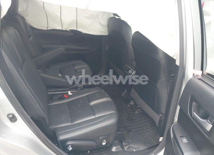 Photo 8 of 2018 Toyota Highlander SE (VIN 5TDKZRFH2JS536267)