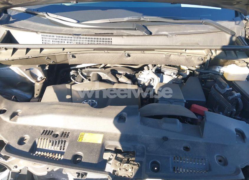 Photo 10 of 2019 Toyota Highlander XLE (VIN 5TDKZRFH2KS338158)