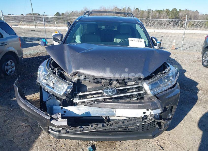 Photo 12 of 2019 Toyota Highlander XLE (VIN 5TDKZRFH2KS338158)