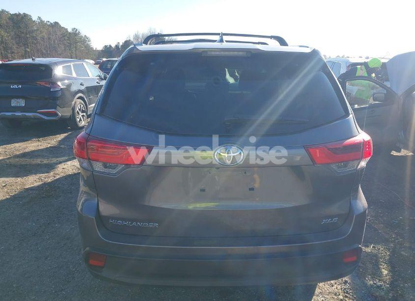 Photo 16 of 2019 Toyota Highlander XLE (VIN 5TDKZRFH2KS338158)
