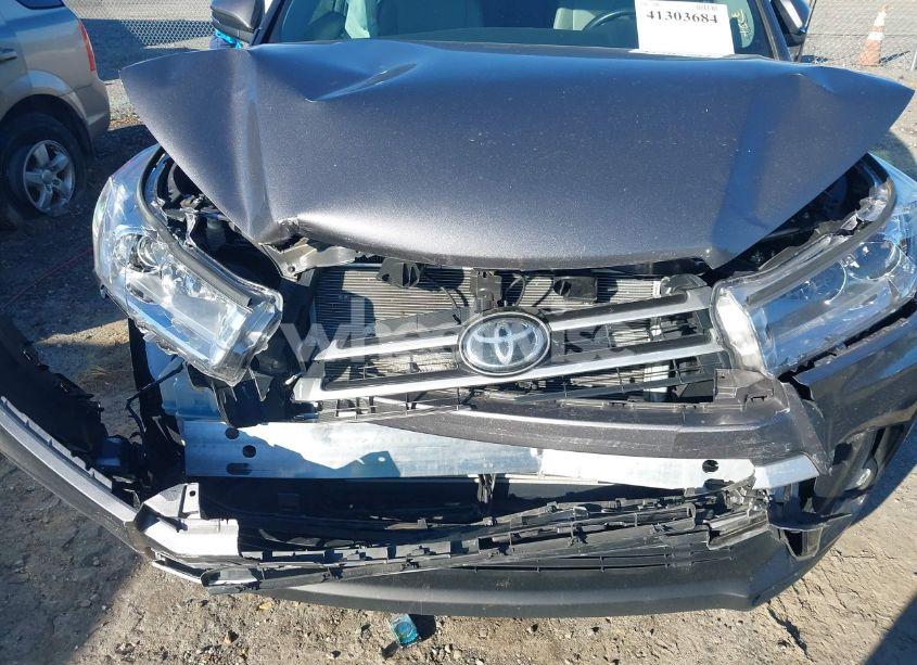 Photo 6 of 2019 Toyota Highlander XLE (VIN 5TDKZRFH2KS338158)
