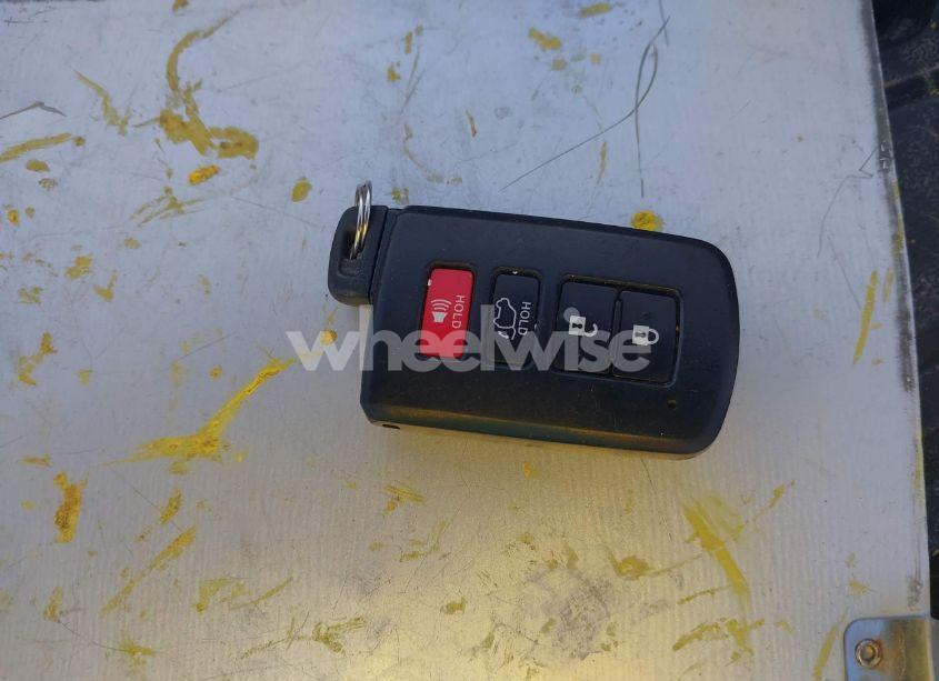 Photo 11 of 2019 Toyota Highlander XLE (VIN 5TDKZRFH2KS556519)