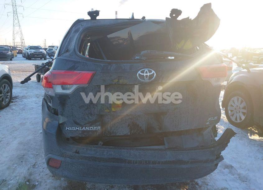 Photo 16 of 2019 Toyota Highlander XLE (VIN 5TDKZRFH2KS556519)