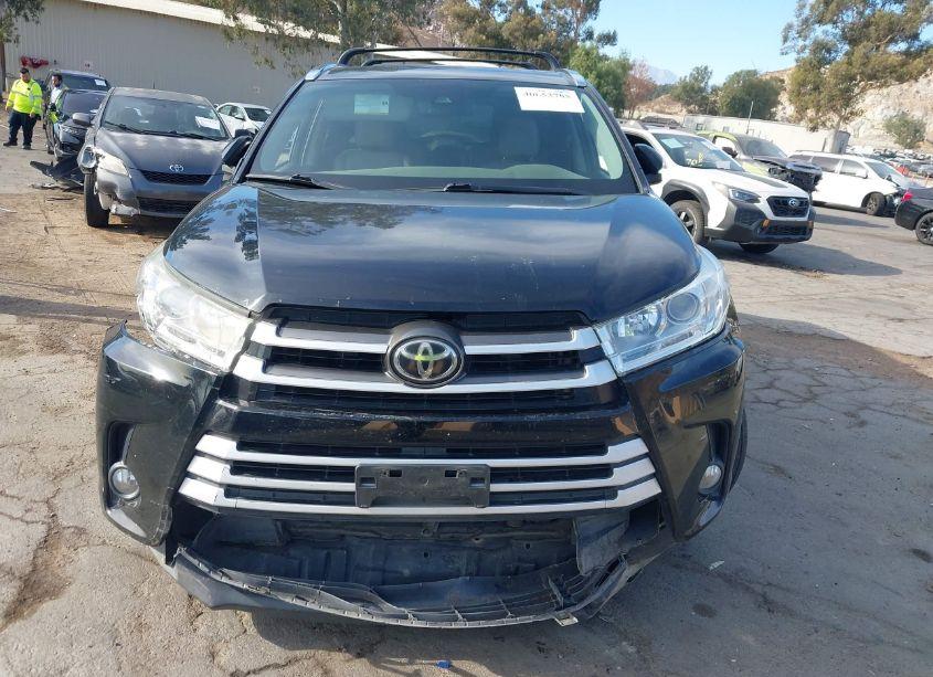 Photo 12 of 2019 Toyota Highlander XLE (VIN 5TDKZRFH2KS568394)
