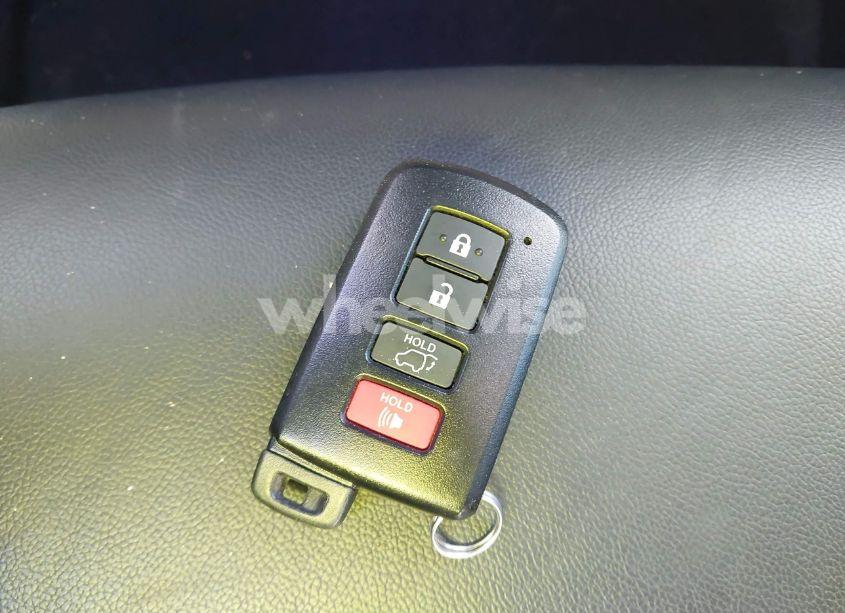 Photo 11 of 2019 Toyota Highlander XLE (VIN 5TDKZRFH2KS570503)