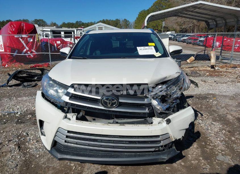 Photo 12 of 2019 Toyota Highlander XLE (VIN 5TDKZRFH2KS570503)